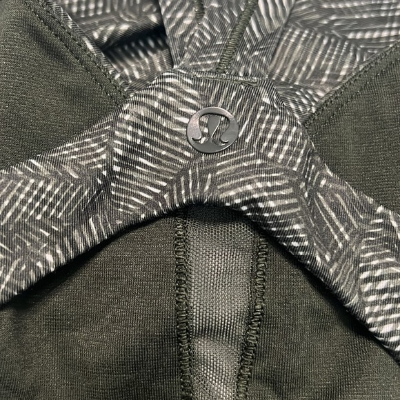 Lululemon Wrap it Up Tank Gator Green Size 6 - Picture 4 of 10